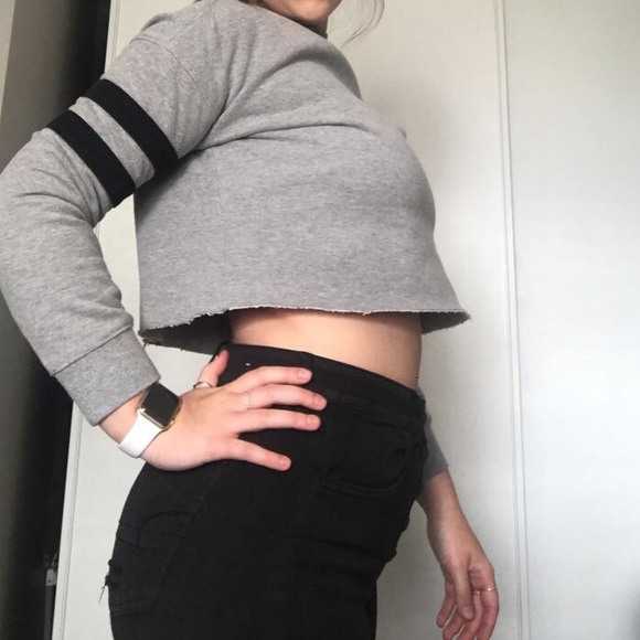 ❤️ F21 Cropped Stripped Crewneck Sweater - Picture 2 of 4